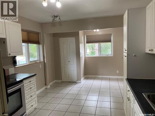 460 Wascana Street, Regina, SK - Indoor Photo Showing Kitchen