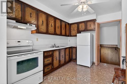 18 Fairway Drive, Hamilton, ON - Indoor Photo Showing Kitchen With Double Sink