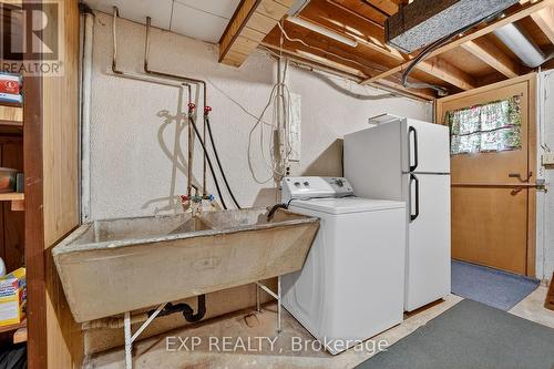 18 Fairway Drive, Hamilton, ON - Indoor Photo Showing Laundry Room
