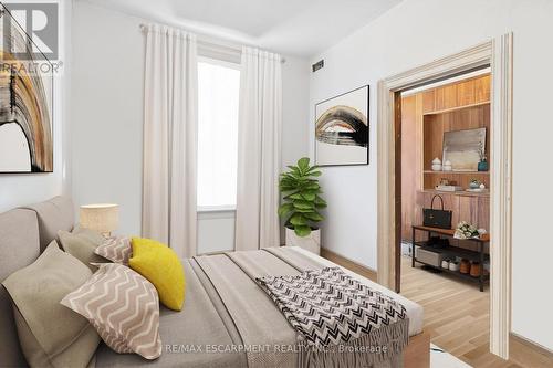 227 Wellington Street N, Hamilton, ON - Indoor Photo Showing Bedroom