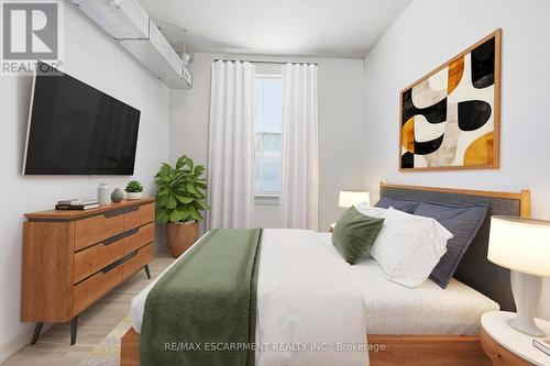 227 Wellington Street N, Hamilton, ON - Indoor Photo Showing Bedroom