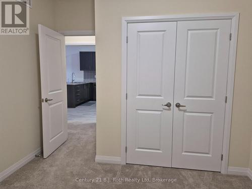 18 Revol Road, Penetanguishene, ON - Indoor Photo Showing Other Room