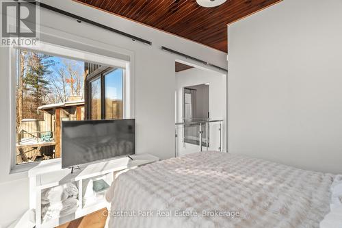 10 Carrick Trail, Gravenhurst (Muskoka (S)), ON - Indoor Photo Showing Bedroom