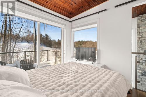 10 Carrick Trail, Gravenhurst (Muskoka (S)), ON - Indoor Photo Showing Bedroom