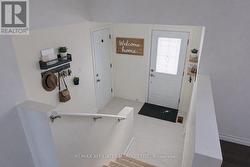 This picture uses virtual staging. - 