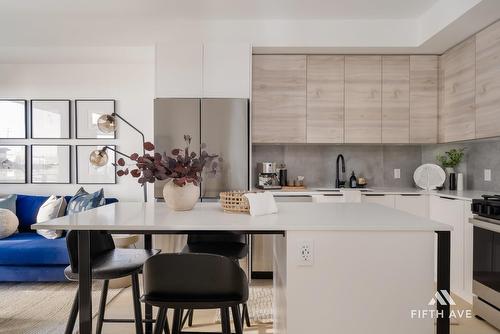 210 30490 Cardinal Avenue, Abbotsford, BC - Indoor Photo Showing Kitchen With Upgraded Kitchen