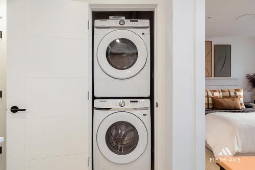 210 30490 Cardinal Avenue, Abbotsford, BC - Indoor Photo Showing Laundry Room