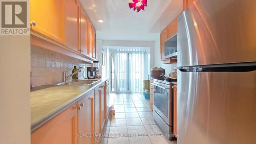 712 - 5 Northtown Way, Toronto, ON - Indoor Photo Showing Kitchen