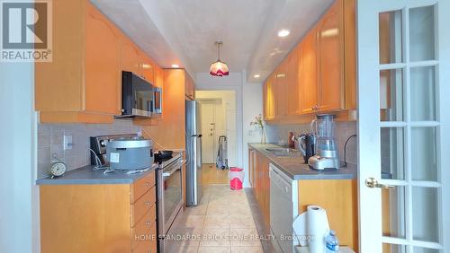 712 - 5 Northtown Way, Toronto, ON - Indoor Photo Showing Kitchen With Double Sink