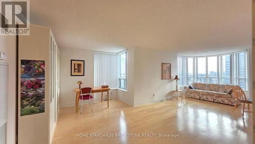 712 - 5 Northtown Way, Toronto, ON - Indoor Photo Showing Living Room
