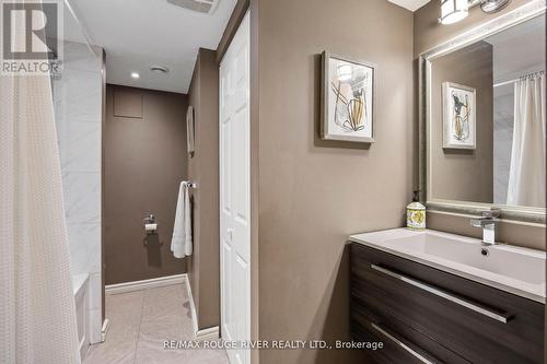 819 Sanok Drive, Pickering, ON - Indoor Photo Showing Bathroom