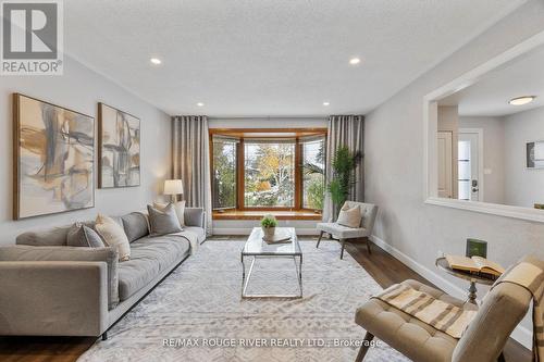 819 Sanok Drive, Pickering, ON - Indoor Photo Showing Living Room