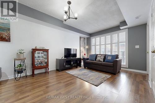 2046 - 3043 Finch Avenue W, Toronto, ON - Indoor Photo Showing Living Room