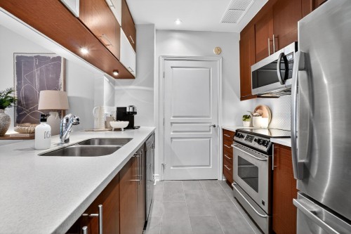 Cuisine - 119-4 Place Des Jardins-Des-Vosges, Montréal (Verdun/Île-Des-Soeurs), QC - Indoor Photo Showing Kitchen With Double Sink With Upgraded Kitchen