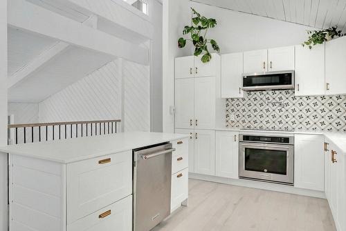 Kitchen - 652 Ch. Des Pins E., Saint-Sauveur, QC - Indoor Photo Showing Kitchen