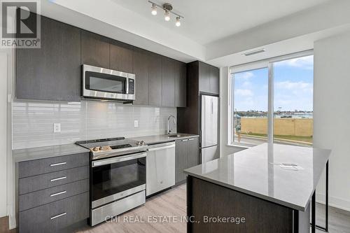 311 - 185 Deerfield Road N, Newmarket, ON - Indoor Photo Showing Kitchen With Stainless Steel Kitchen With Upgraded Kitchen