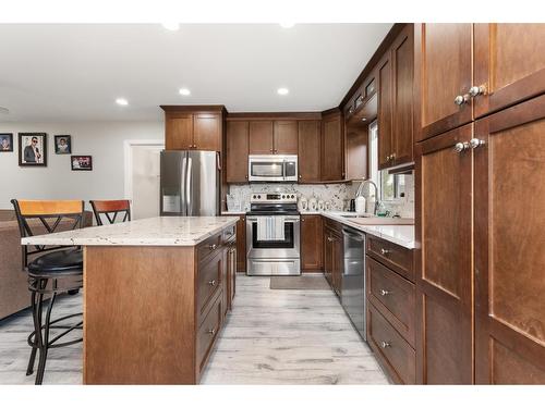 32110 Rogers Avenue, Abbotsford, BC - Indoor Photo Showing Kitchen With Upgraded Kitchen