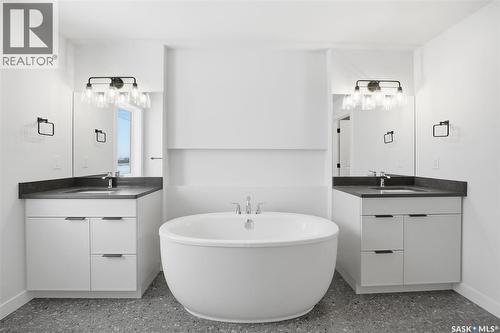 470 Cockcroft Place, Saskatoon, SK - Indoor Photo Showing Bathroom
