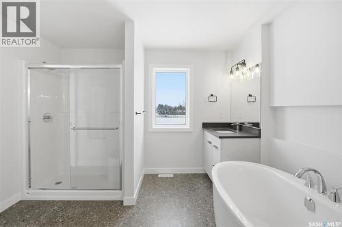 470 Cockcroft Place, Saskatoon, SK - Indoor Photo Showing Bathroom