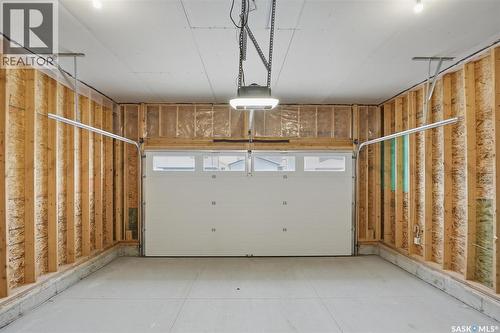 470 Cockcroft Place, Saskatoon, SK - Indoor Photo Showing Garage