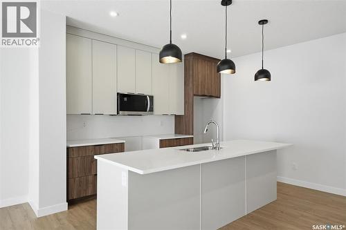 470 Cockcroft Place, Saskatoon, SK - Indoor Photo Showing Kitchen With Double Sink
