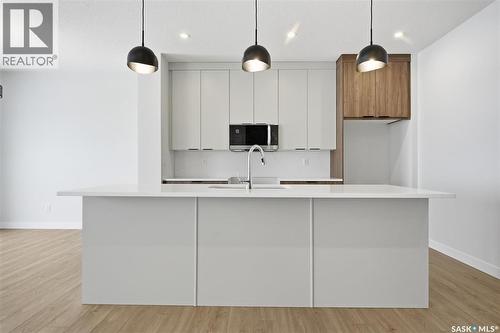 470 Cockcroft Place, Saskatoon, SK - Indoor Photo Showing Kitchen