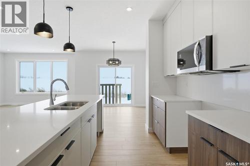 470 Cockcroft Place, Saskatoon, SK - Indoor Photo Showing Kitchen With Double Sink