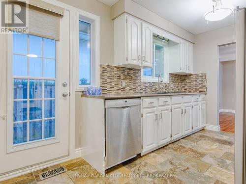 15 Black Friars Road, St. Catharines (Lakeshore), ON - Indoor Photo Showing Kitchen