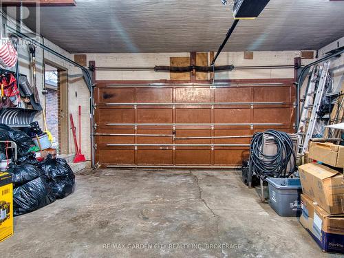 15 Black Friars Road, St. Catharines (Lakeshore), ON - Indoor Photo Showing Garage