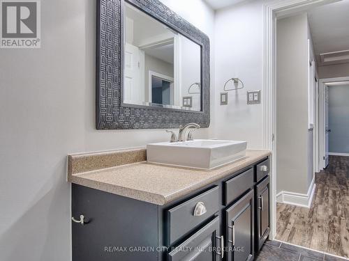 15 Black Friars Road, St. Catharines (Lakeshore), ON - Indoor Photo Showing Bathroom