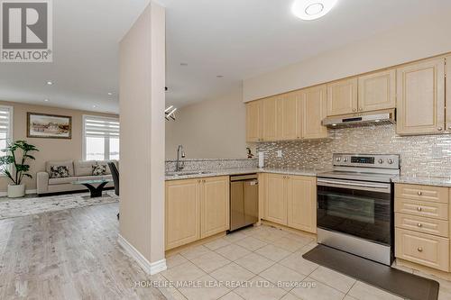 404 - 7340 Markham Road, Markham, ON - Indoor Photo Showing Kitchen With Upgraded Kitchen
