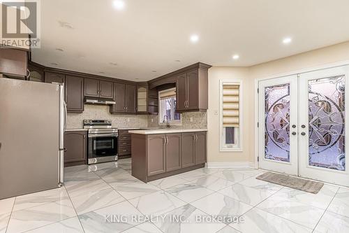 202 Fernforest Drive, Brampton, ON - Indoor Photo Showing Kitchen With Upgraded Kitchen