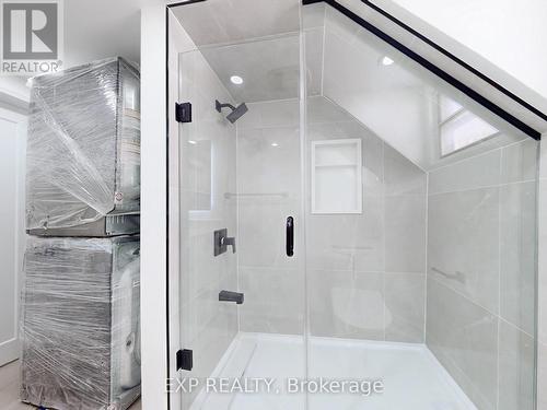 685 Jane Street, Toronto, ON - Indoor Photo Showing Bathroom