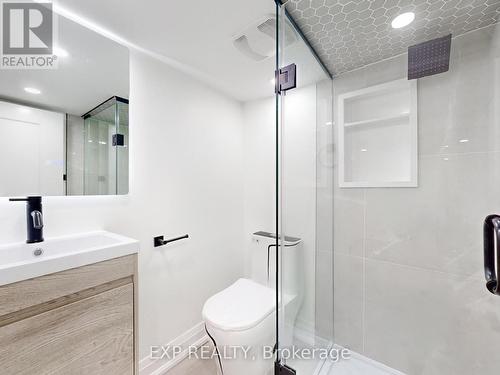 685 Jane Street, Toronto, ON - Indoor Photo Showing Bathroom