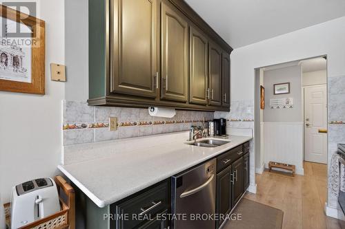 102 - 135 Baseline Road W, London South (South E), ON 