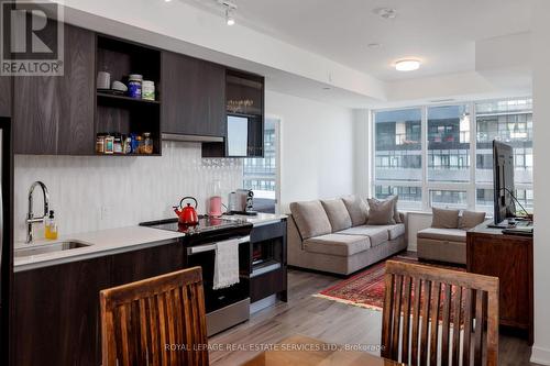 424 - 405 Dundas Street W, Oakville, ON - Indoor