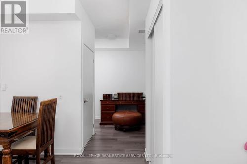 424 - 405 Dundas Street W, Oakville, ON - Indoor Photo Showing Other Room