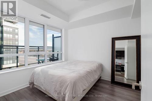 424 - 405 Dundas Street W, Oakville, ON - Indoor Photo Showing Bedroom