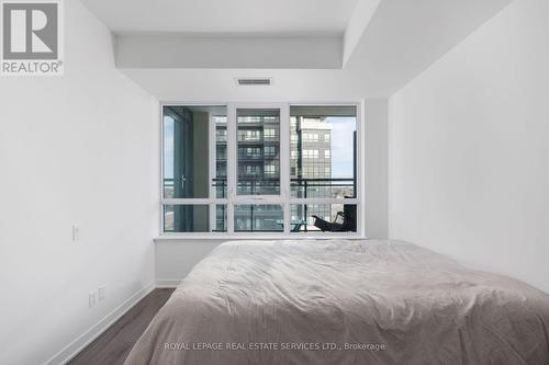424 - 405 Dundas Street W, Oakville, ON - Indoor Photo Showing Bedroom