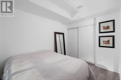 424 - 405 Dundas Street W, Oakville, ON - Indoor Photo Showing Bedroom