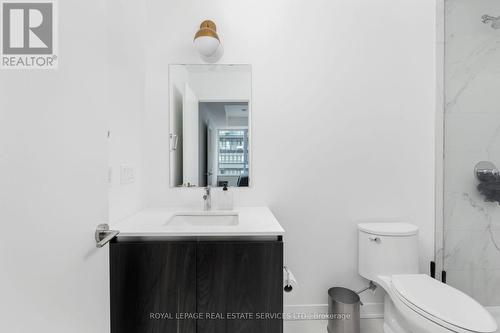 424 - 405 Dundas Street W, Oakville, ON - Indoor Photo Showing Bathroom
