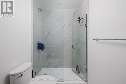 424 - 405 Dundas Street W, Oakville, ON - Indoor Photo Showing Bathroom