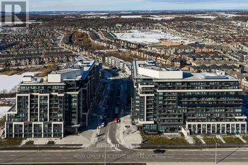 424 - 405 Dundas Street W, Oakville, ON - Outdoor With View