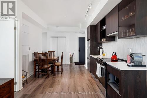 424 - 405 Dundas Street W, Oakville, ON - Indoor Photo Showing Kitchen With Upgraded Kitchen