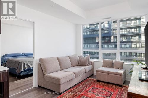 424 - 405 Dundas Street W, Oakville, ON - Indoor Photo Showing Other Room