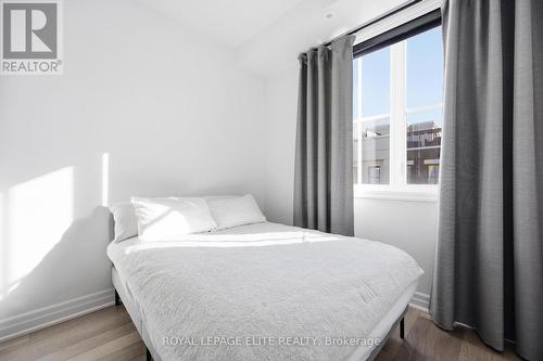 723 - 665 Cricklewood Drive, Mississauga, ON - Indoor Photo Showing Bedroom
