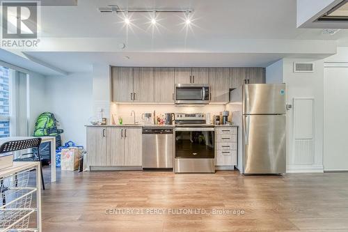 727 - 20 Meadowglen Place, Toronto, ON - Indoor Photo Showing Kitchen
