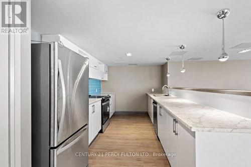 727 - 20 Meadowglen Place, Toronto, ON - Indoor Photo Showing Kitchen