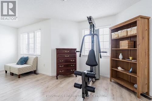 7 Round Leaf Court, Barrie, ON - Indoor