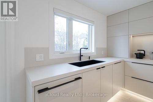5389 Kindos Street, Burlington, ON - Indoor Photo Showing Kitchen
